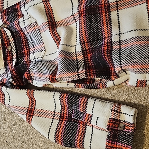 Universal Threads Shacket - Picture 4 of 4